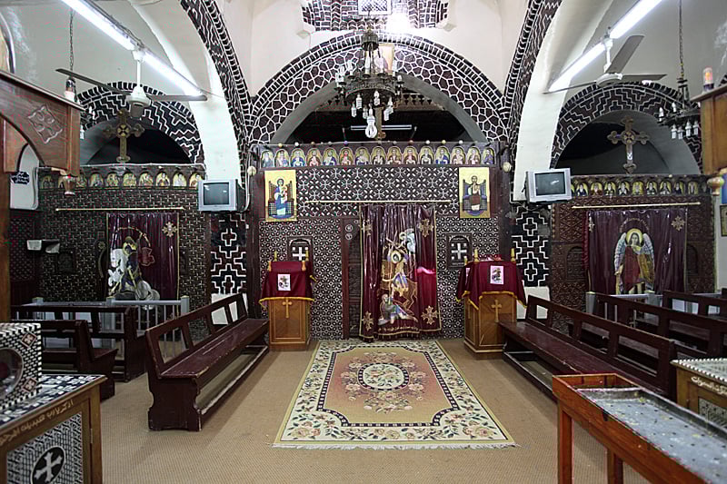 كنيسة ابى سيفين من الداخل