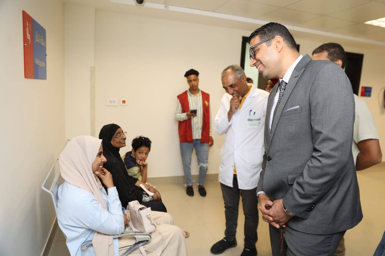 نائب محافظ الأقصر يزور أطفال محاربي السرطان لدعمهم في رحلتهم العلاجية