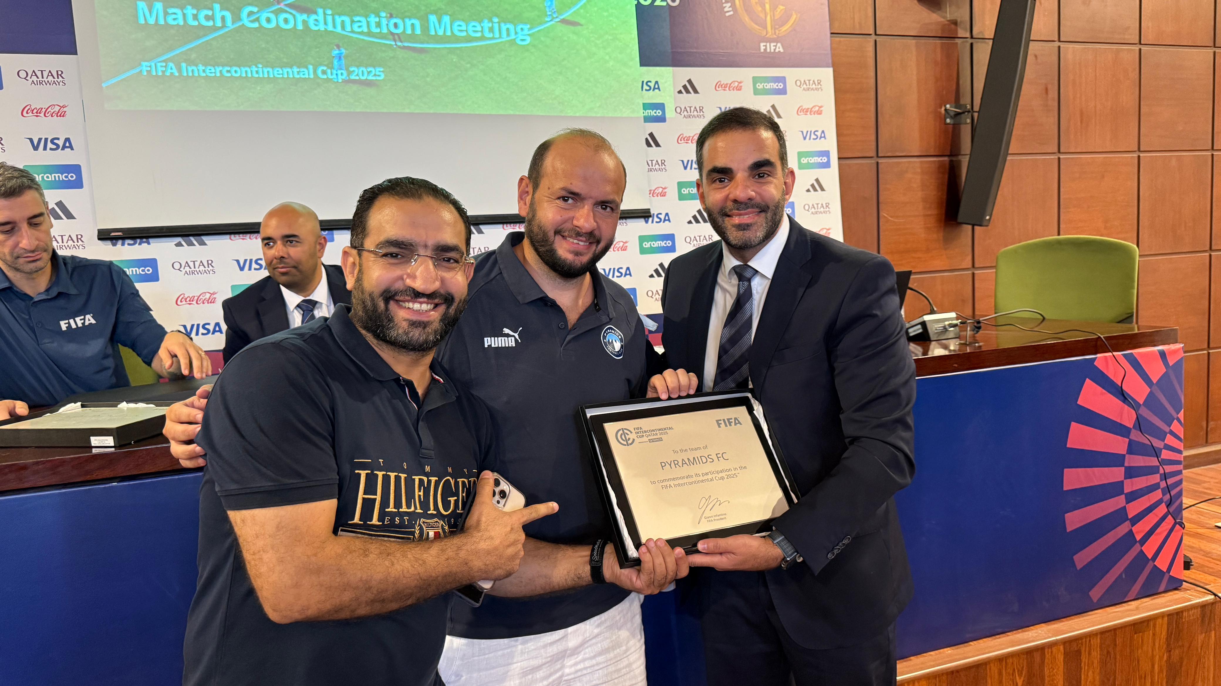 بيراميدز يتسلم شهادة المشاركة في النسخة الجديدة من بطولة كأس إنتركونتيننتال بيراميدز يتسلم شهادة المشاركة في النسخة الجديدة من بطولة كأس إنتركونتيننتال