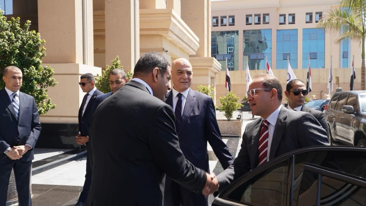 النائب العام يستقبل وزير المالية (4)