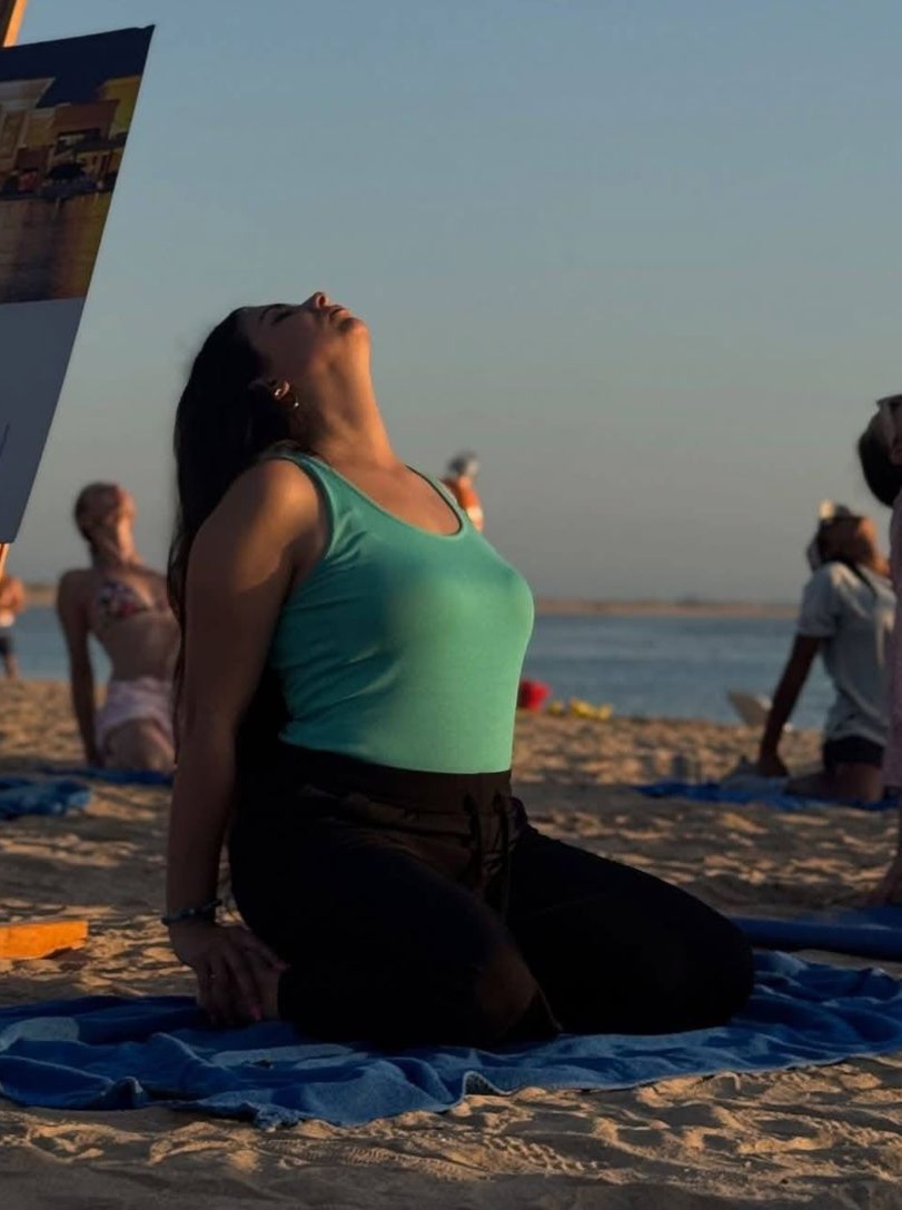 الهدوء والاستجمام على شاطئ البحر الأحم،