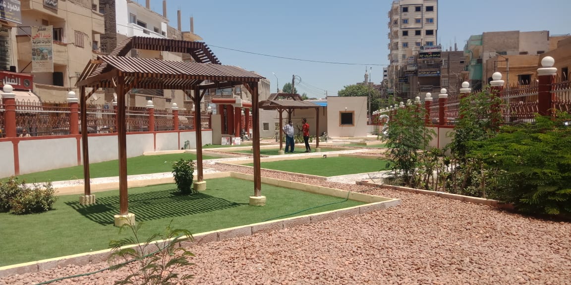 برجولات داخل الحديقة بطهطا