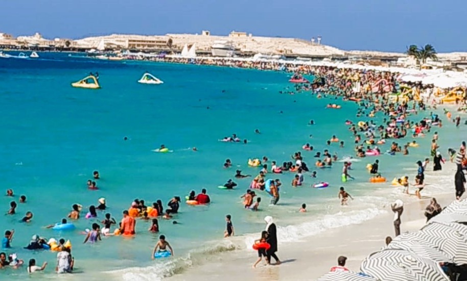 اقبال على شواطئ مطروح الامنة
