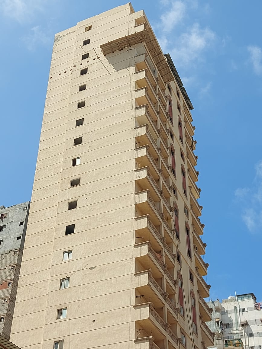 بدء الهدم فى الطابق 21 بدء الهدم فى الطابق 21