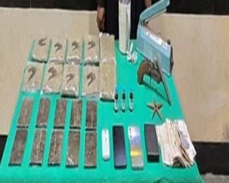 المتهمون والمضبوطات (15)