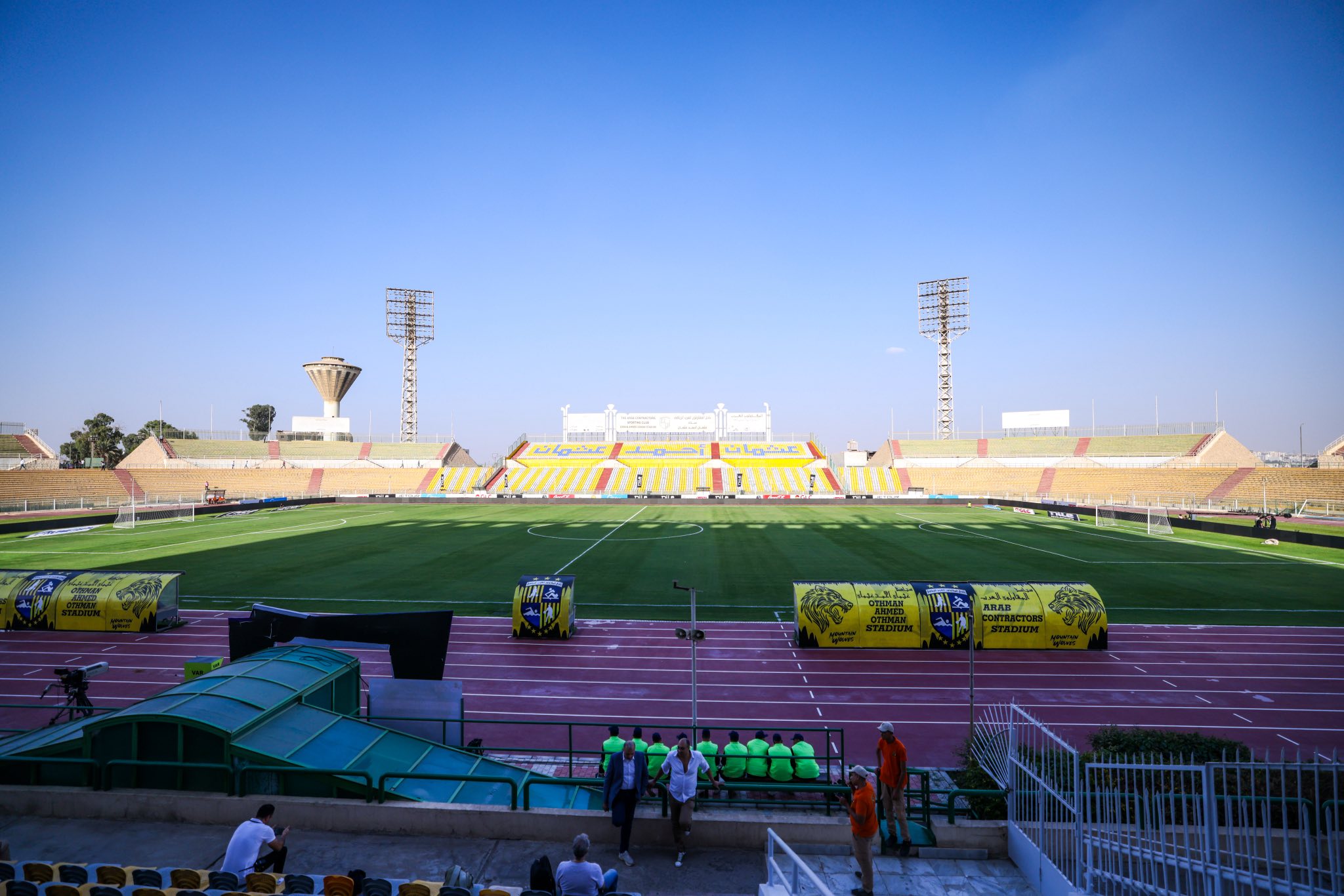 ستاد الذئاب ستاد الذئاب