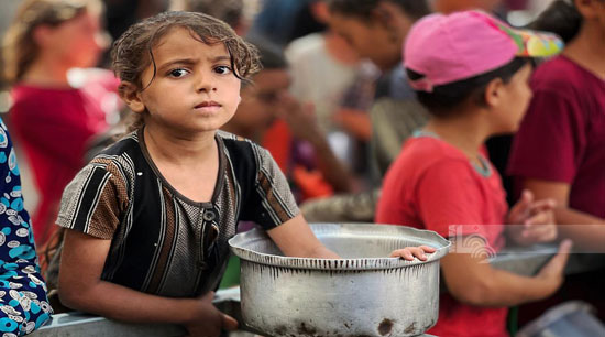 العيون تتحدث بالجوع فى غزة العيون تتحدث بالجوع فى غزة