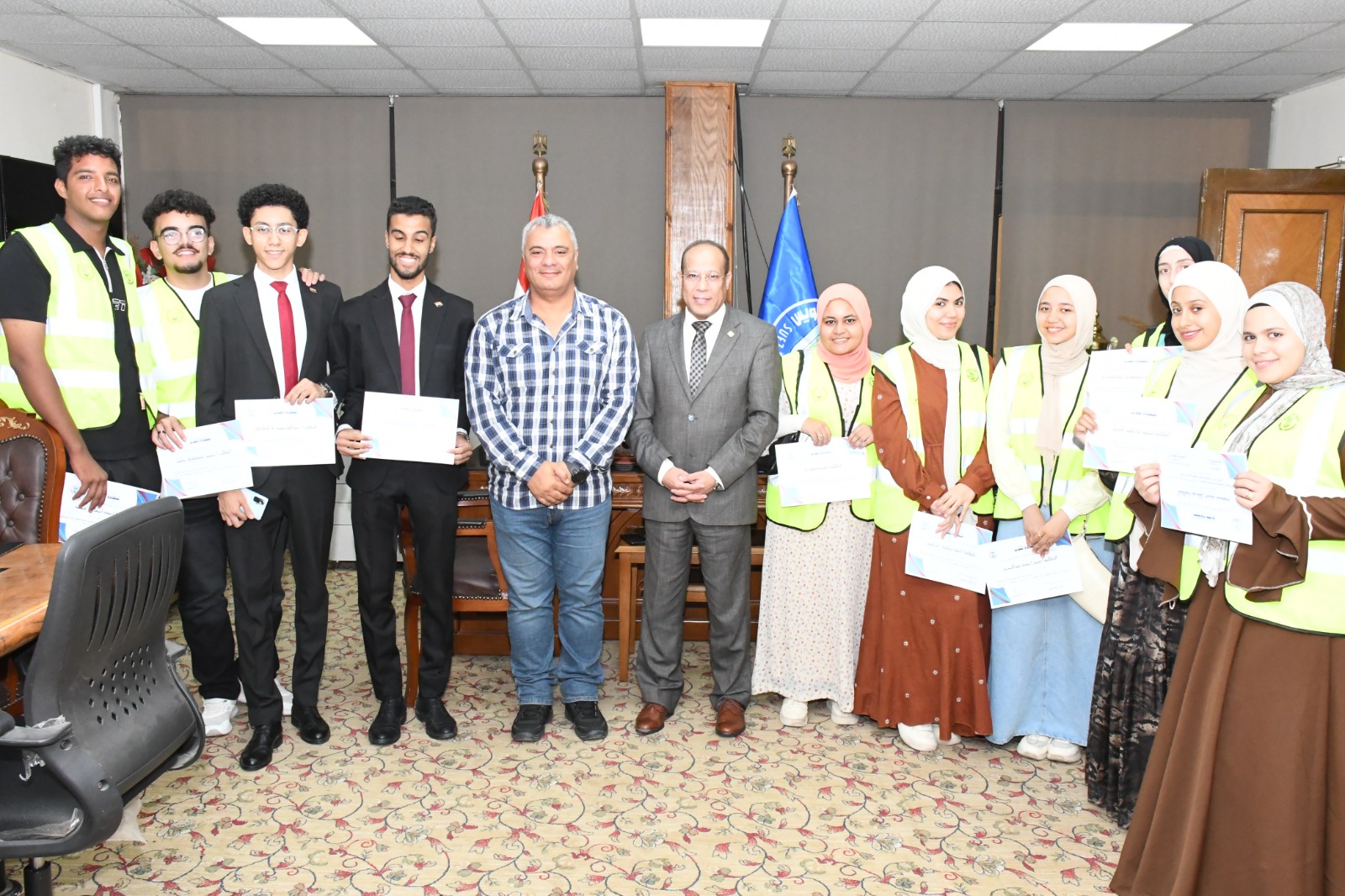 جامعة قناة السويس تُكرم فريق المتطوعين بمركز خدمات الطلاب ذوي الإعاقة تقديرًا لجهودهم (2)