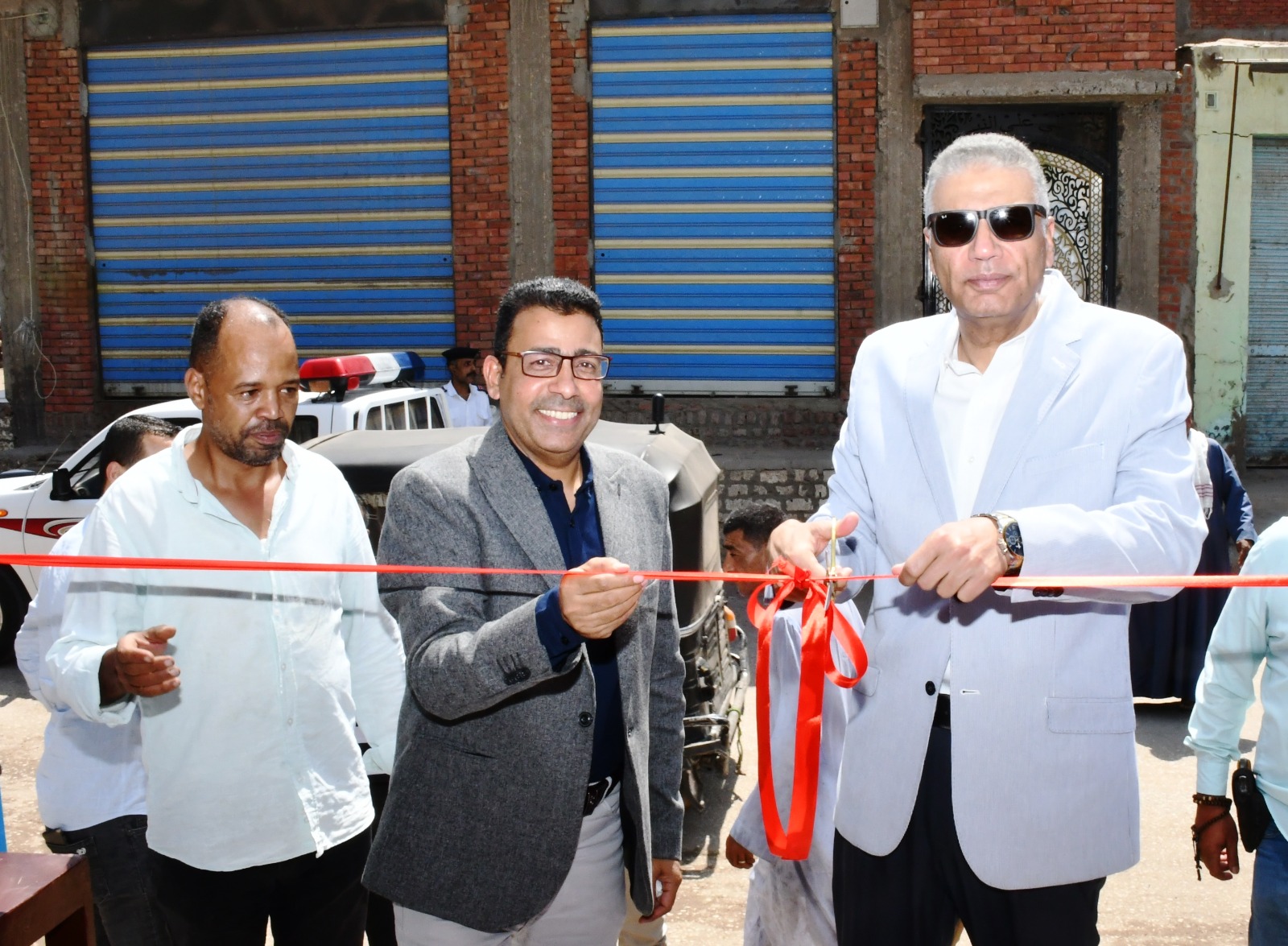 محافظ أسوان يفتتح معرض المواد الغذائية بدراو محافظ أسوان يفتتح معرض المواد الغذائية بدراو