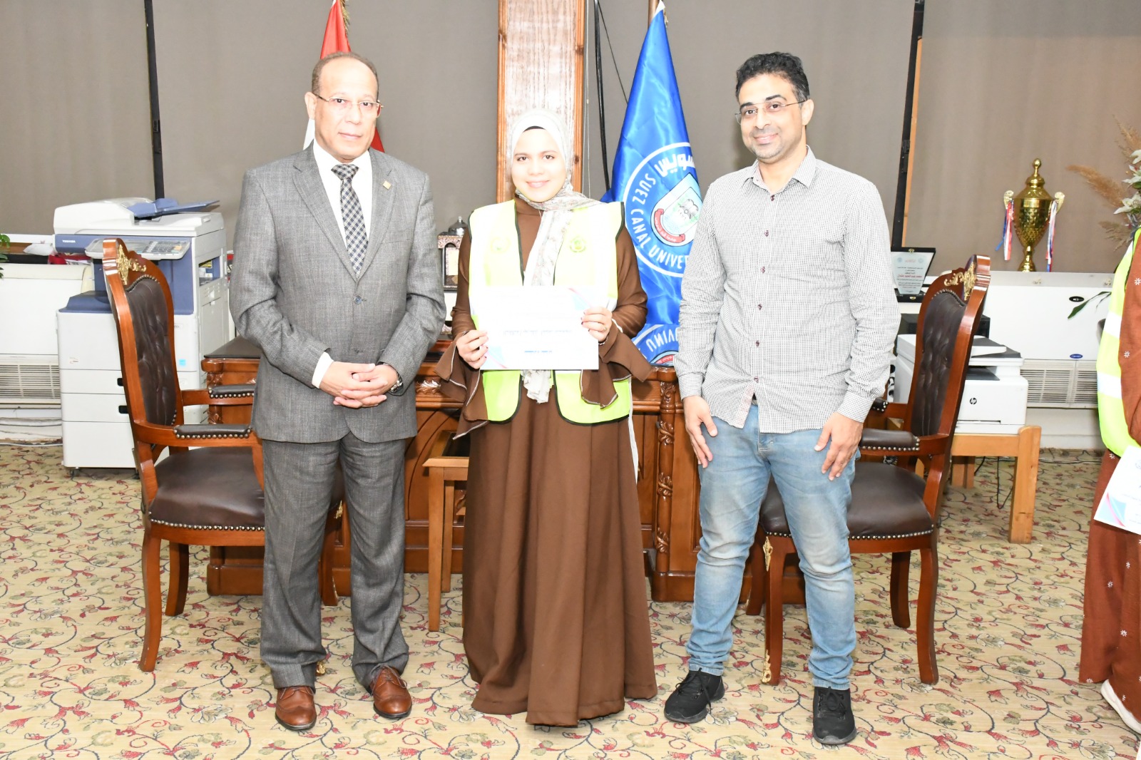 جامعة قناة السويس تُكرم فريق المتطوعين بمركز خدمات الطلاب ذوي الإعاقة تقديرًا لجهودهم (3)