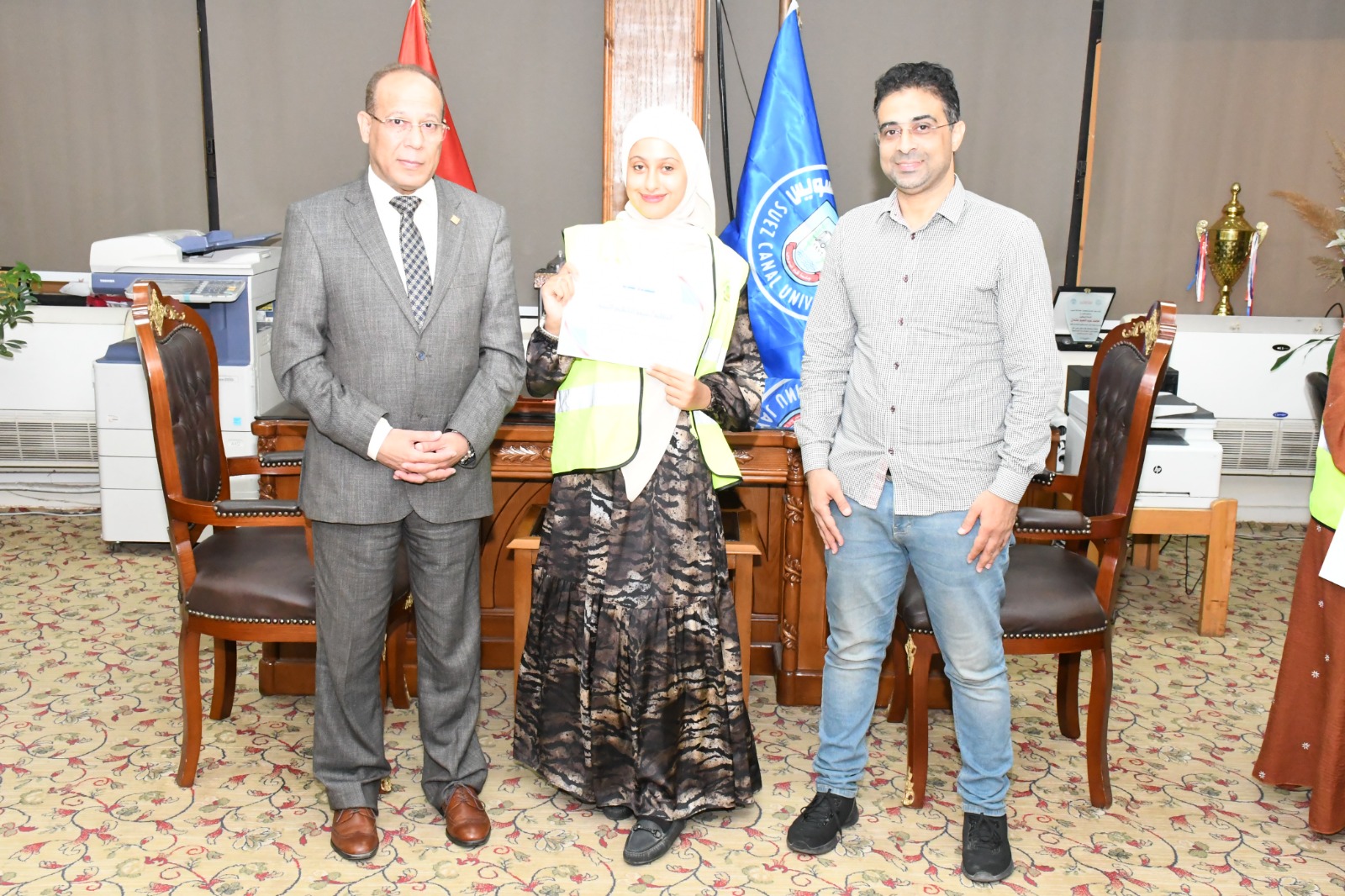 جامعة قناة السويس تُكرم فريق المتطوعين بمركز خدمات الطلاب ذوي الإعاقة تقديرًا لجهودهم (4)