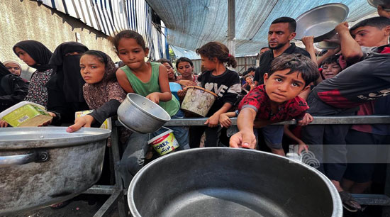 أطفال جوعى فى غزة أطفال جوعى فى غزة