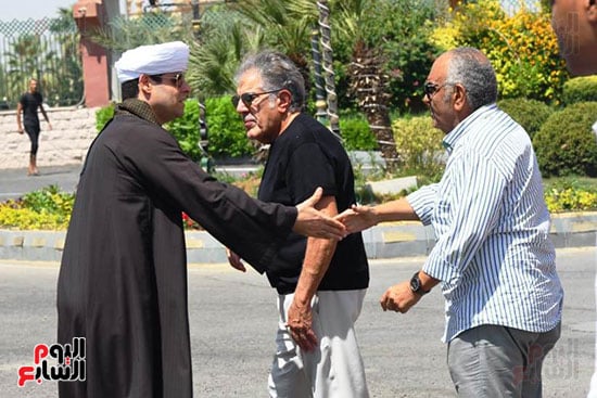 محمود التهامى فى جنازة ارملة الموسيقار سيد مكاوى