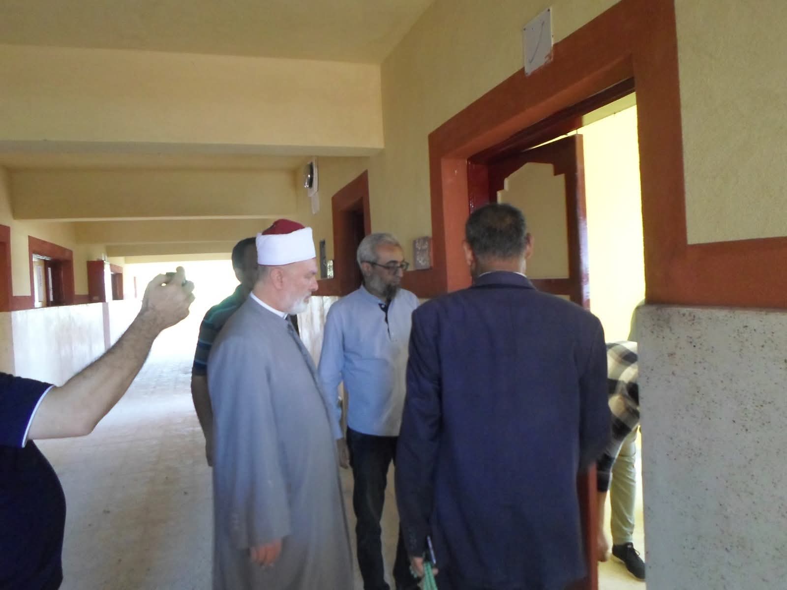 رئيس أزهر سوهاج يتفقد معهد أم دومة الابتدائي بعد تطويره رئيس أزهر سوهاج يتفقد معهد أم دومة الابتدائي بعد تطويره