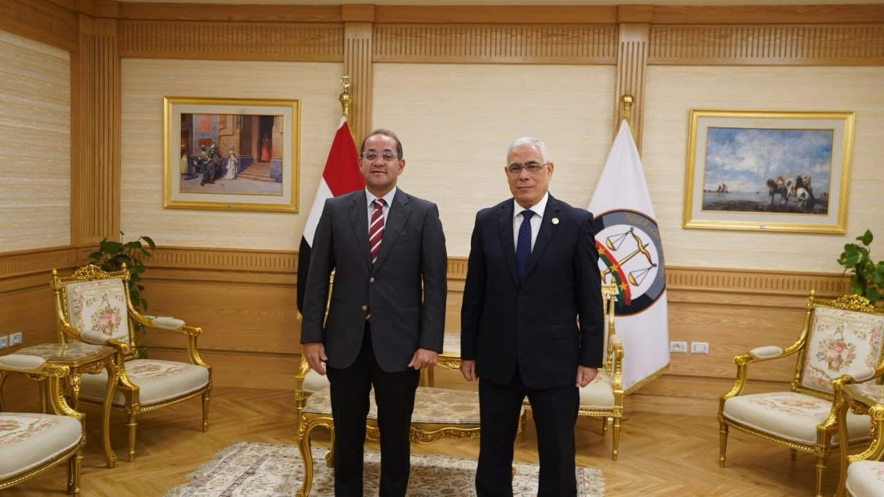 النائب العام يستقبل وزير المالية (3)