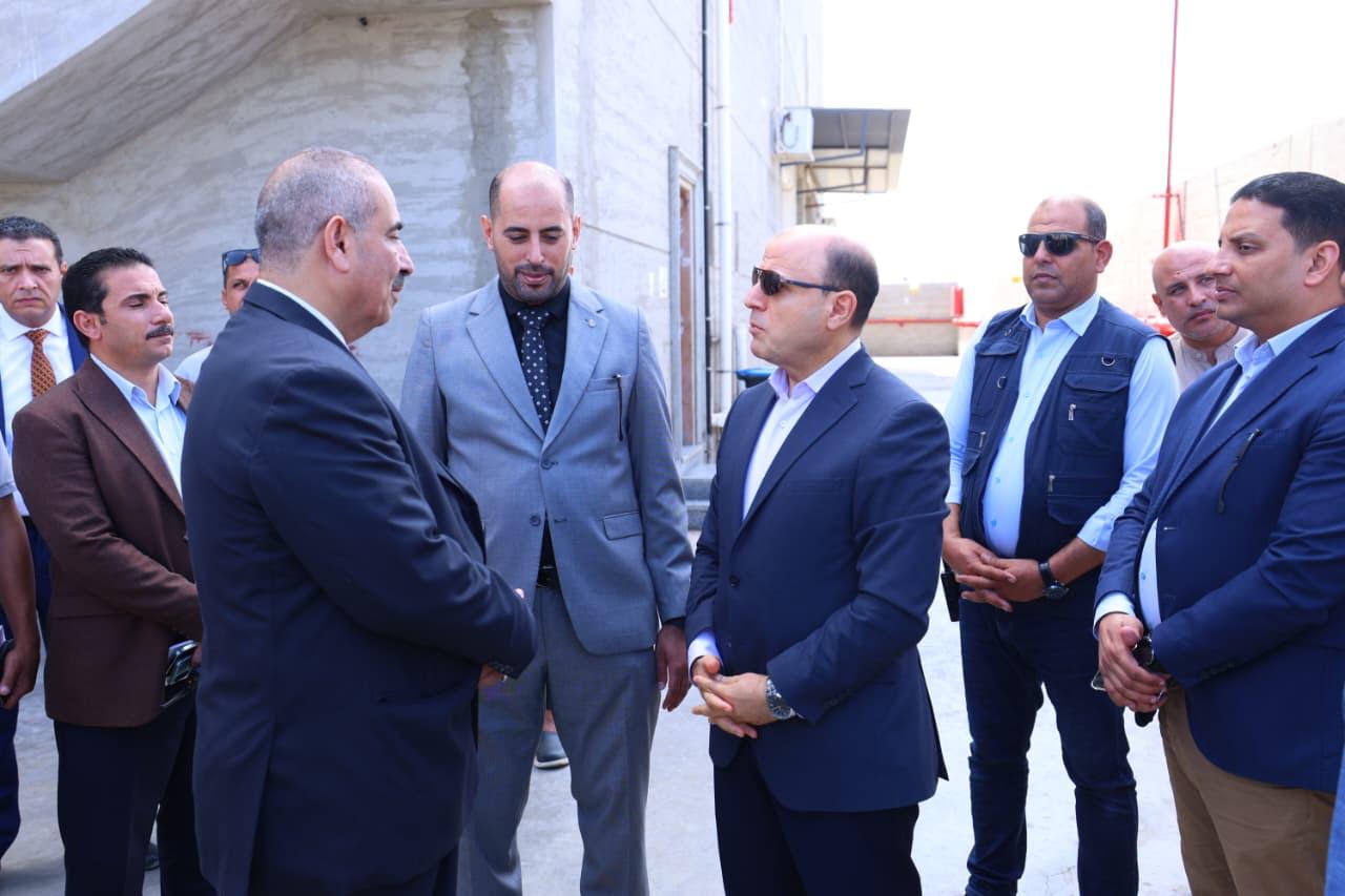 جانب من تفقد أحد المصانع جانب من تفقد أحد المصانع