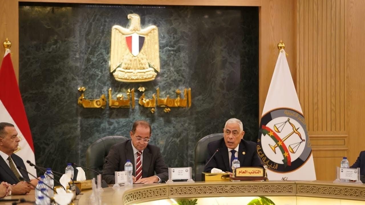 النائب العام يستقبل وزير المالية (1)