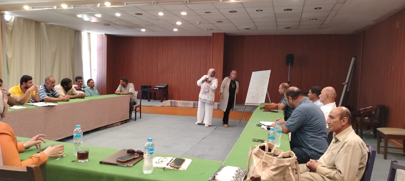 جوانب مختلفة من الندوة (2)