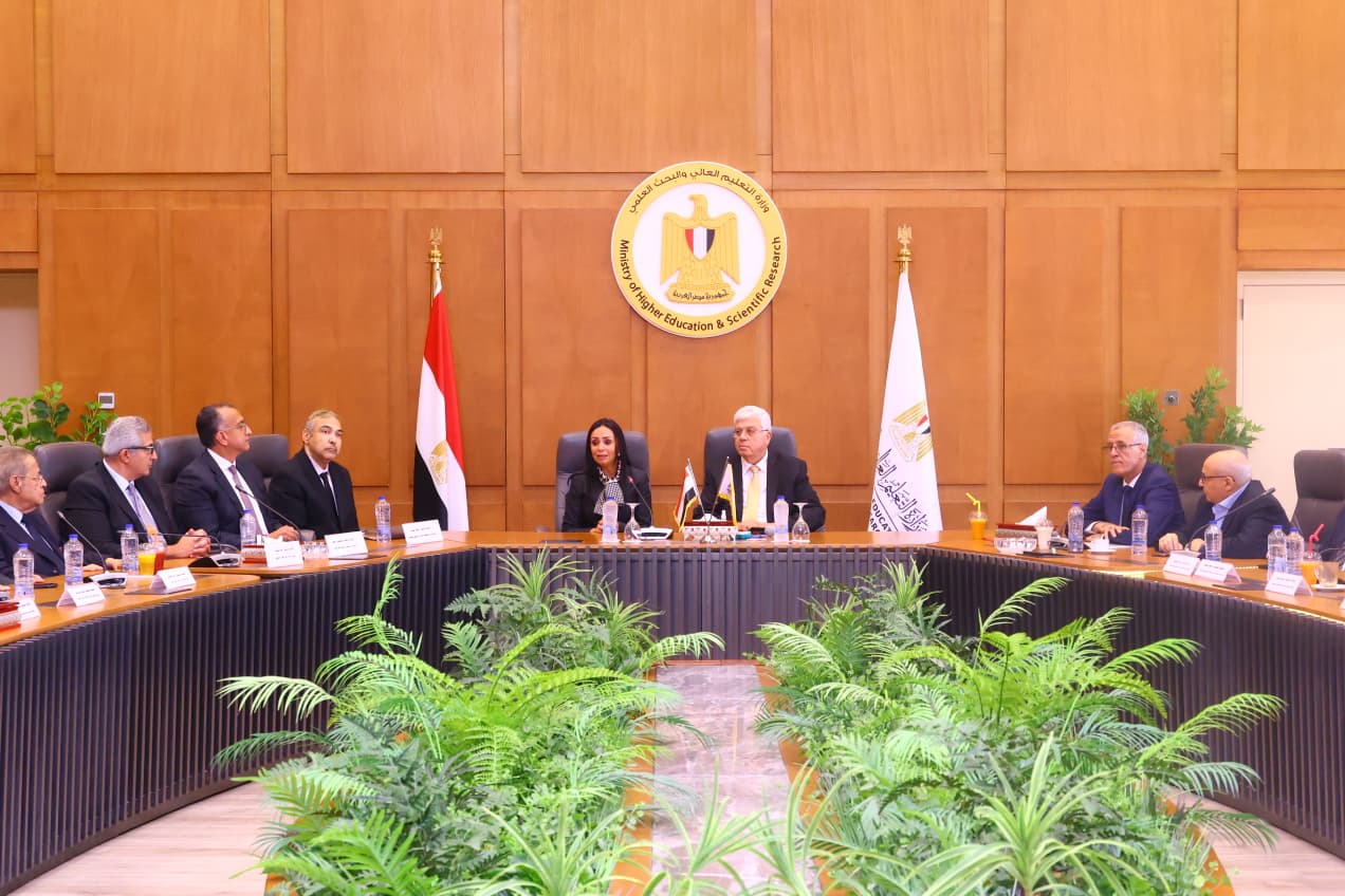 الدكتورة مايا مرسى وزيرة التضامن والدكتور ايمن عاشور وزير التعليم العالى