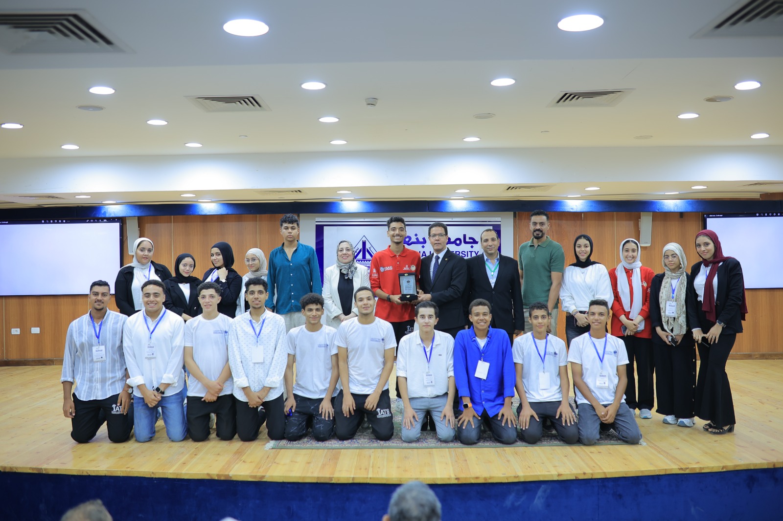 رئيس جامعة بنها يشهد ختام فعاليات البطولة الأولى للروبوتات ويكرم الفائزين (2)