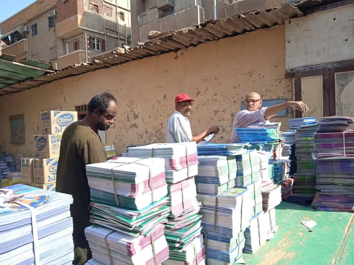 وصول الكتب وتوزيعها علي مدارس مركز اسوان