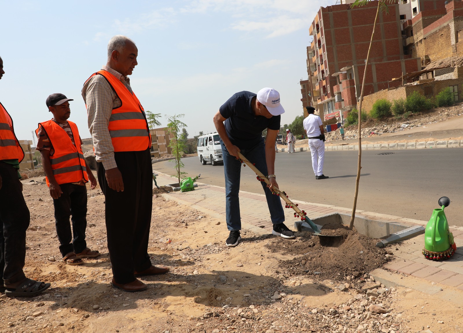 حملة تشجير بحضور المحافظ حملة تشجير بحضور المحافظ