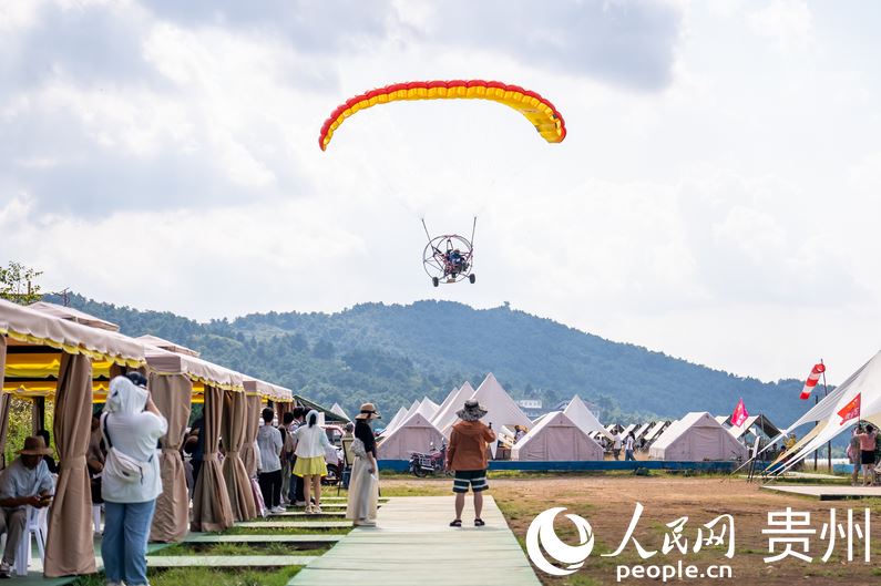 قويتشو، السياح يستمتعون بالمناظر الجوية المذهلة (3)