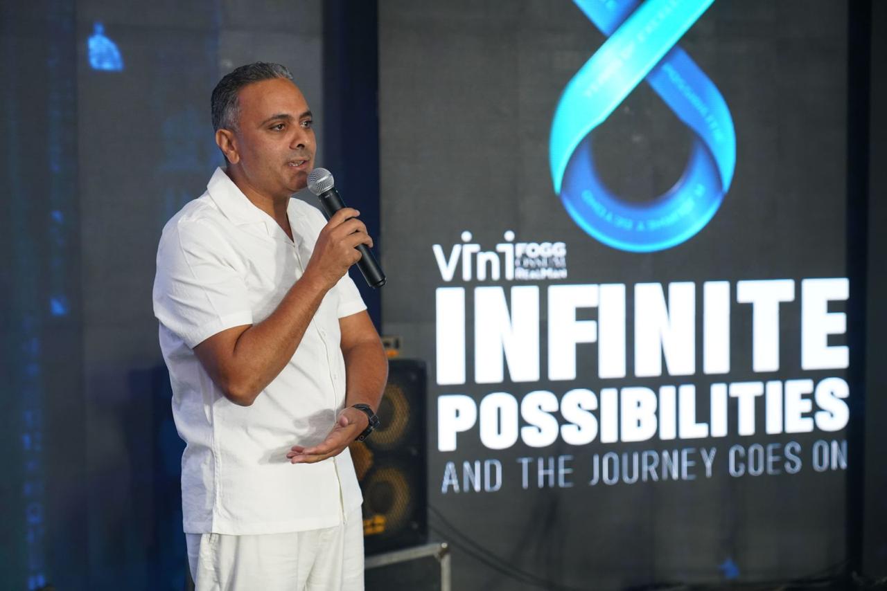 فيني تحتفل بمرور 8 سنوات على نجاحها (8)