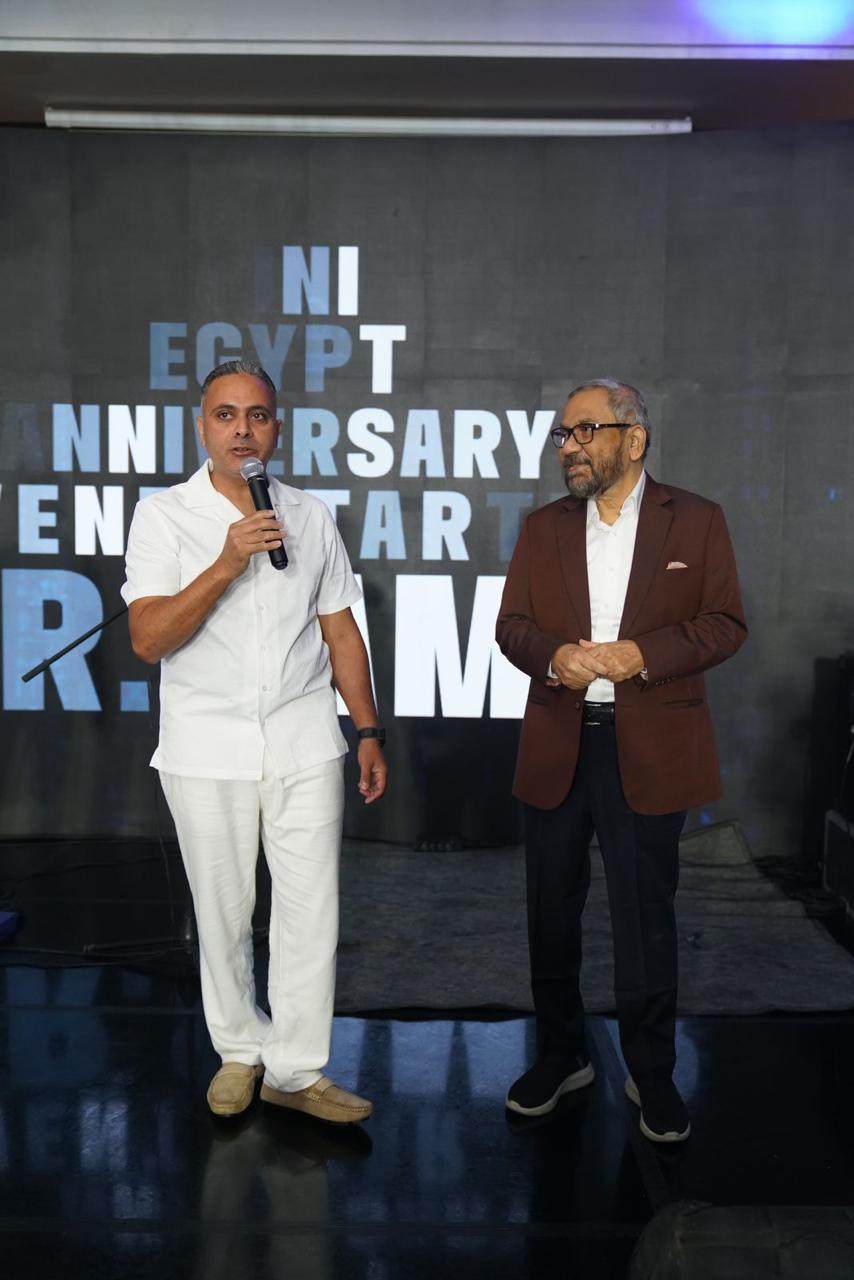 فيني تحتفل بمرور 8 سنوات على نجاحها (6)