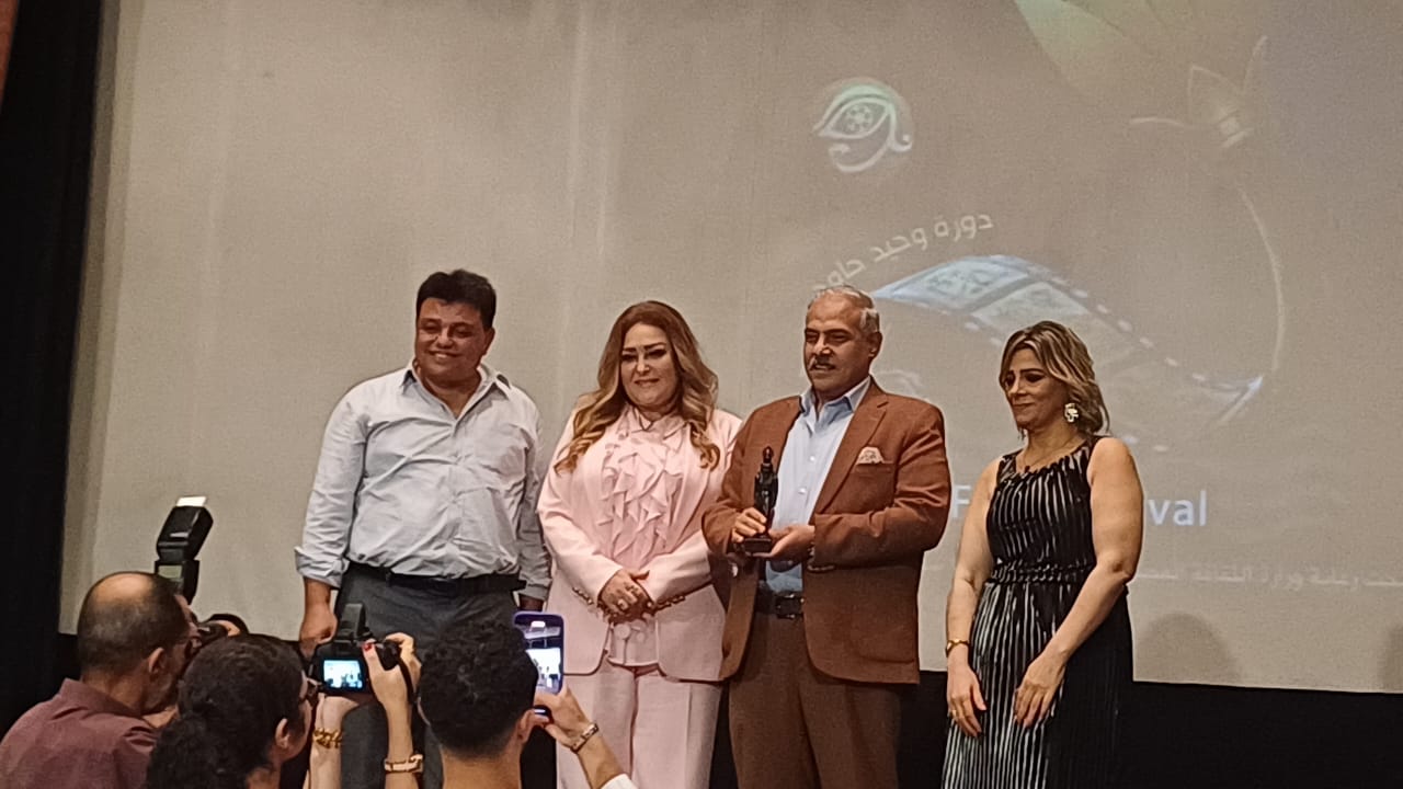 تكريم نهال عنبر ومحسن أحمد ومحمد رضوان وتوزيع جوائز أفلام مهرجان بردية في حفل الختام (2)