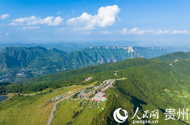 قويتشو، السياح يستمتعون بالمناظر الجوية المذهلة (1)