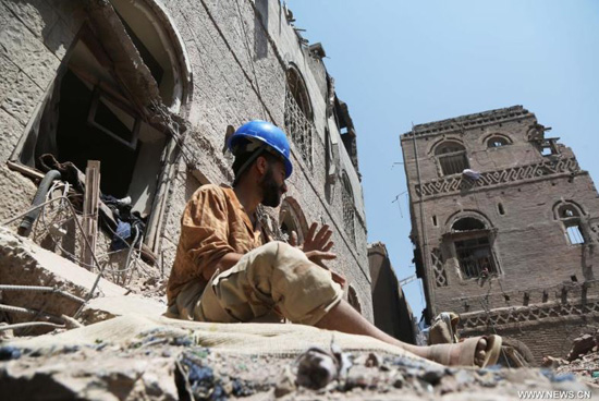 تداعيات الضربات الجوية الإسرائيلية في صنعاء (1)