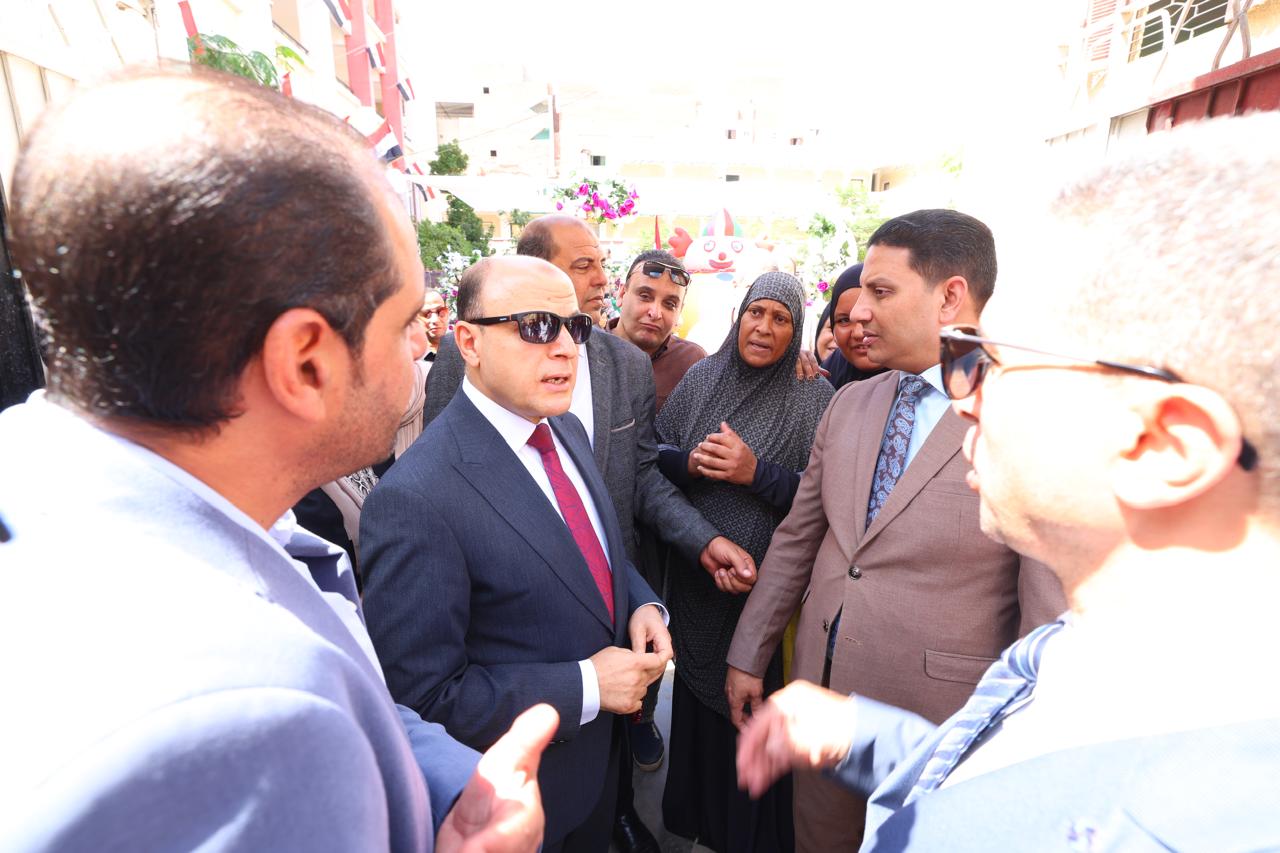 محافظ كفر الشيخ يلتقي بالمواطنين