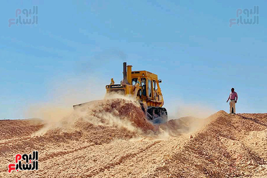 أعمال-تجهيزات-الأراضى-لبدء-موسم-زراعة-الطماطم