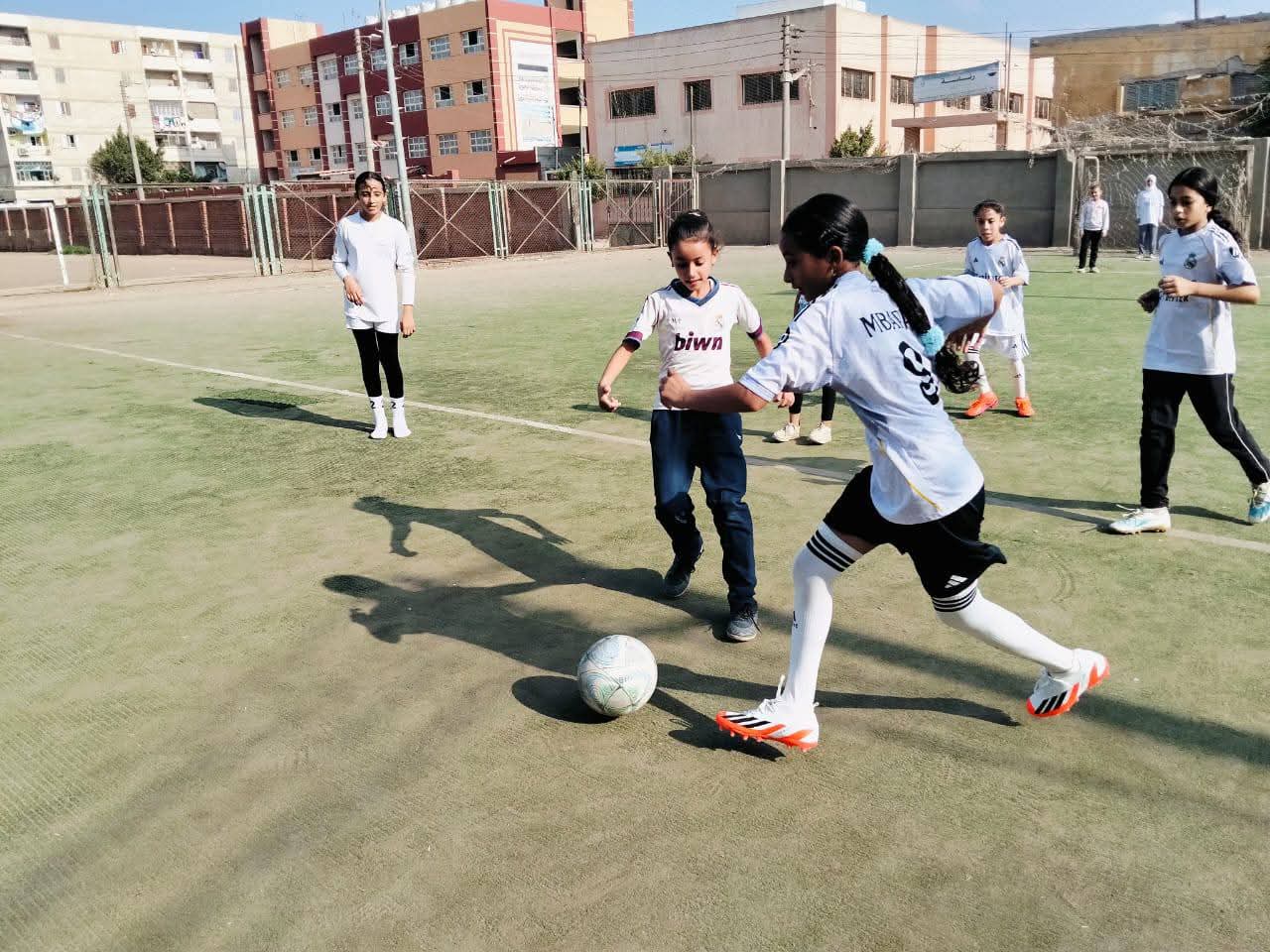 الأطفال والبنات المشاركات فى المبادرة (2)