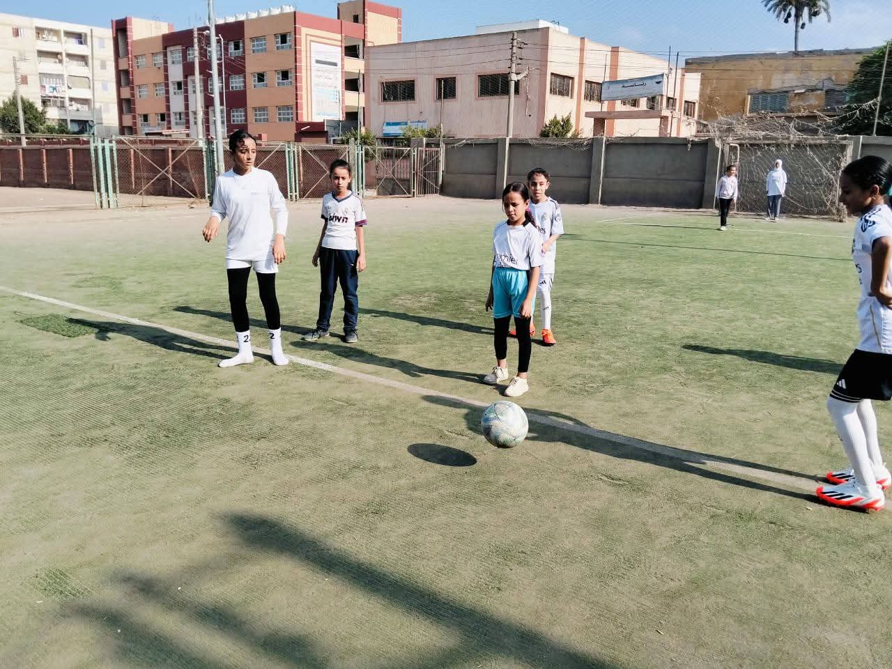 الأطفال والبنات المشاركات فى المبادرة (9)