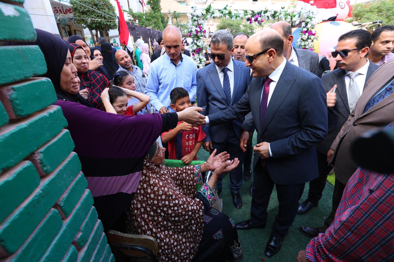 محافظ كفر الشيخ يلتقي بالمواطنين بغرب مدينة كفر الشيخ