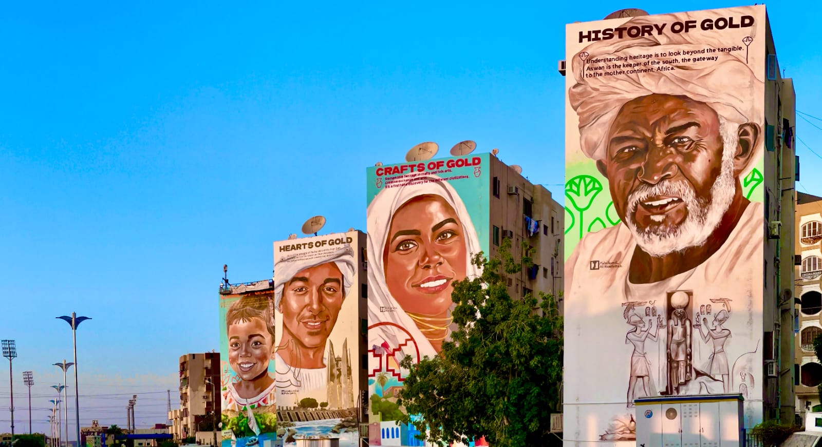 جداريات أرض من ذهب