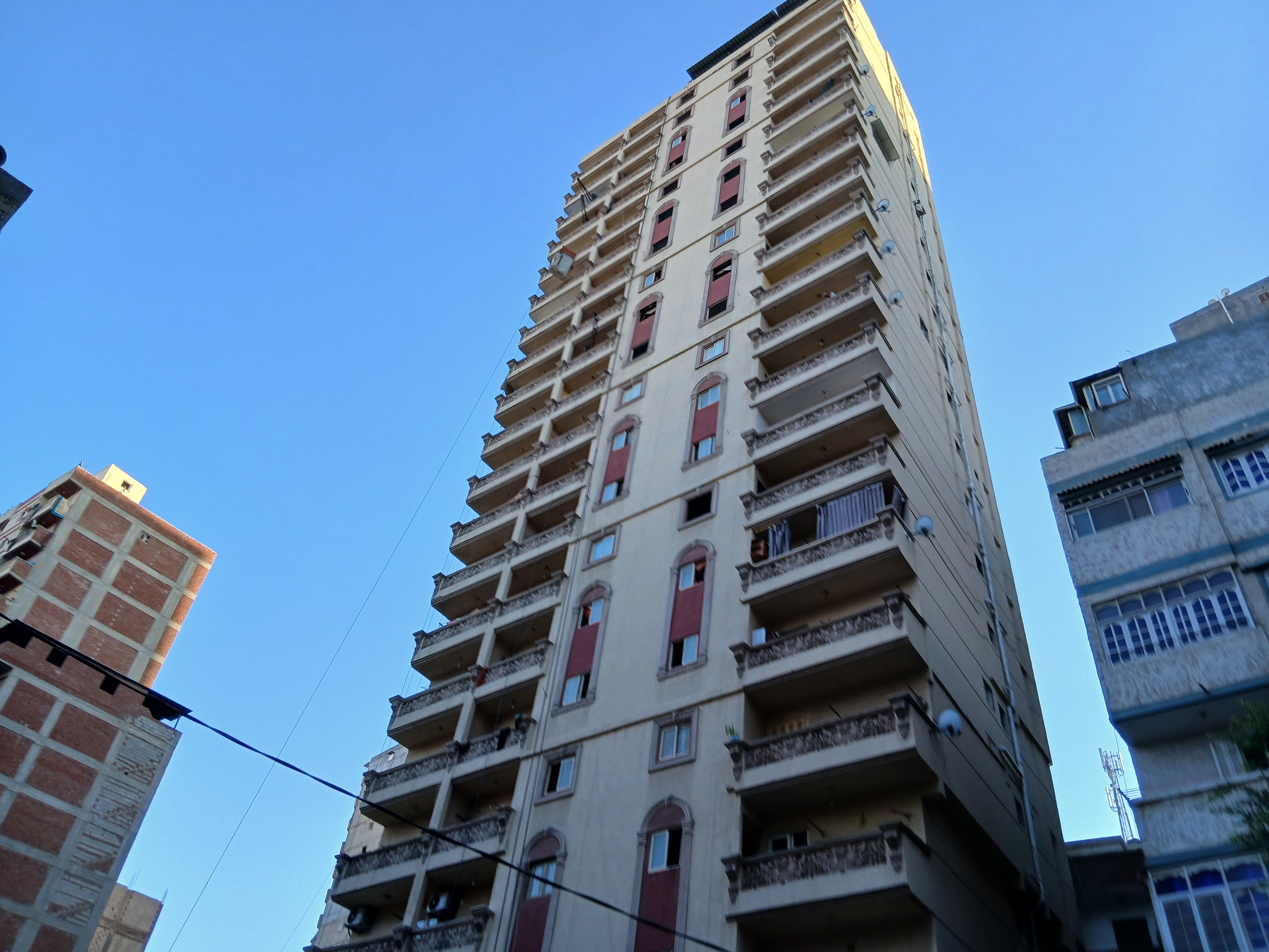 عقار المندرة المائل في الإسكندرية