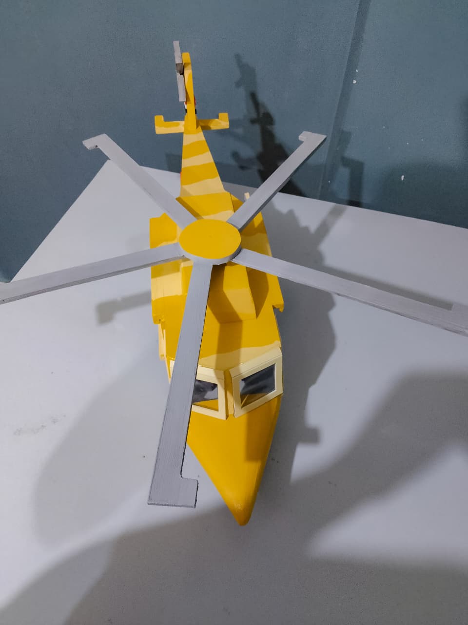 طائرة من الخشب