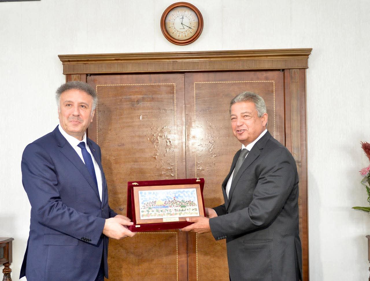 c7d6dc5c-60b9-47b6-af31-76af43b5bdcc c7d6dc5c-60b9-47b6-af31-76af43b5bdcc