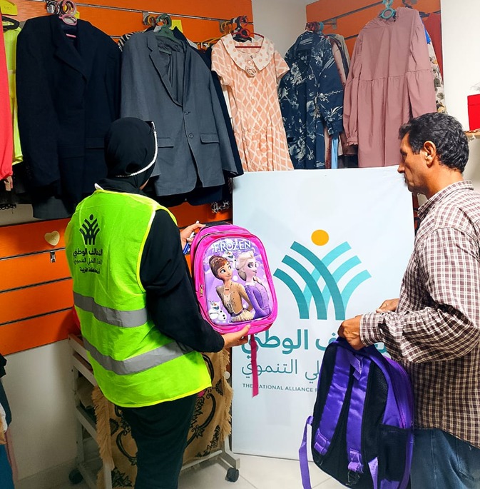 التحالف الوطني يوزع 1000 شنطة مدرسية ووجبات للأسر الأولى بالرعاية بالغربية  (2)