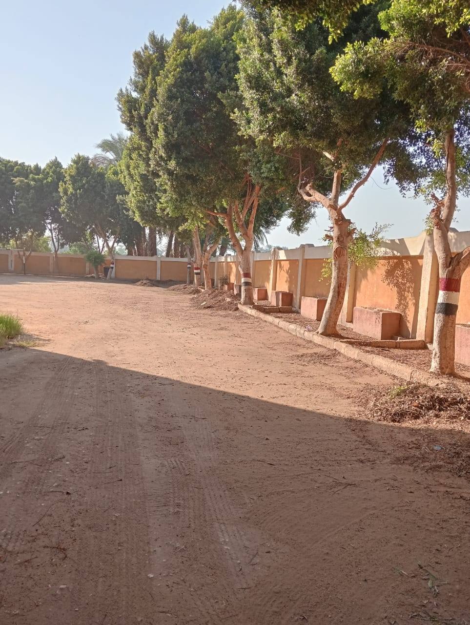 رئيس مدينة الطود يتابع أعمال النظافة والتجميل حول المدارس والشوارع رئيس مدينة الطود يتابع أعمال النظافة والتجميل حول المدارس والشوارع