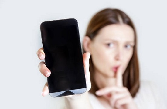 ابراج تترك هاتفها المحمول فى وضع الصامت ابراج تترك هاتفها المحمول فى وضع الصامت