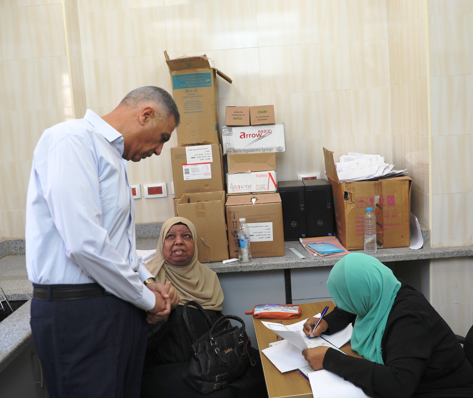 محافظ أسوان داخل مركز طب الأسرة محافظ أسوان داخل مركز طب الأسرة