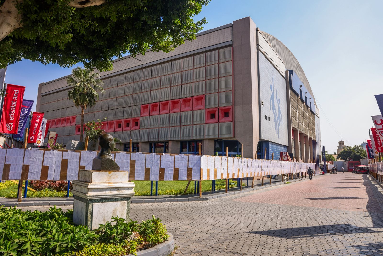 استعدادات النادى الأهلى لاستقبال أعضاء الجمعية العمومية  (2)