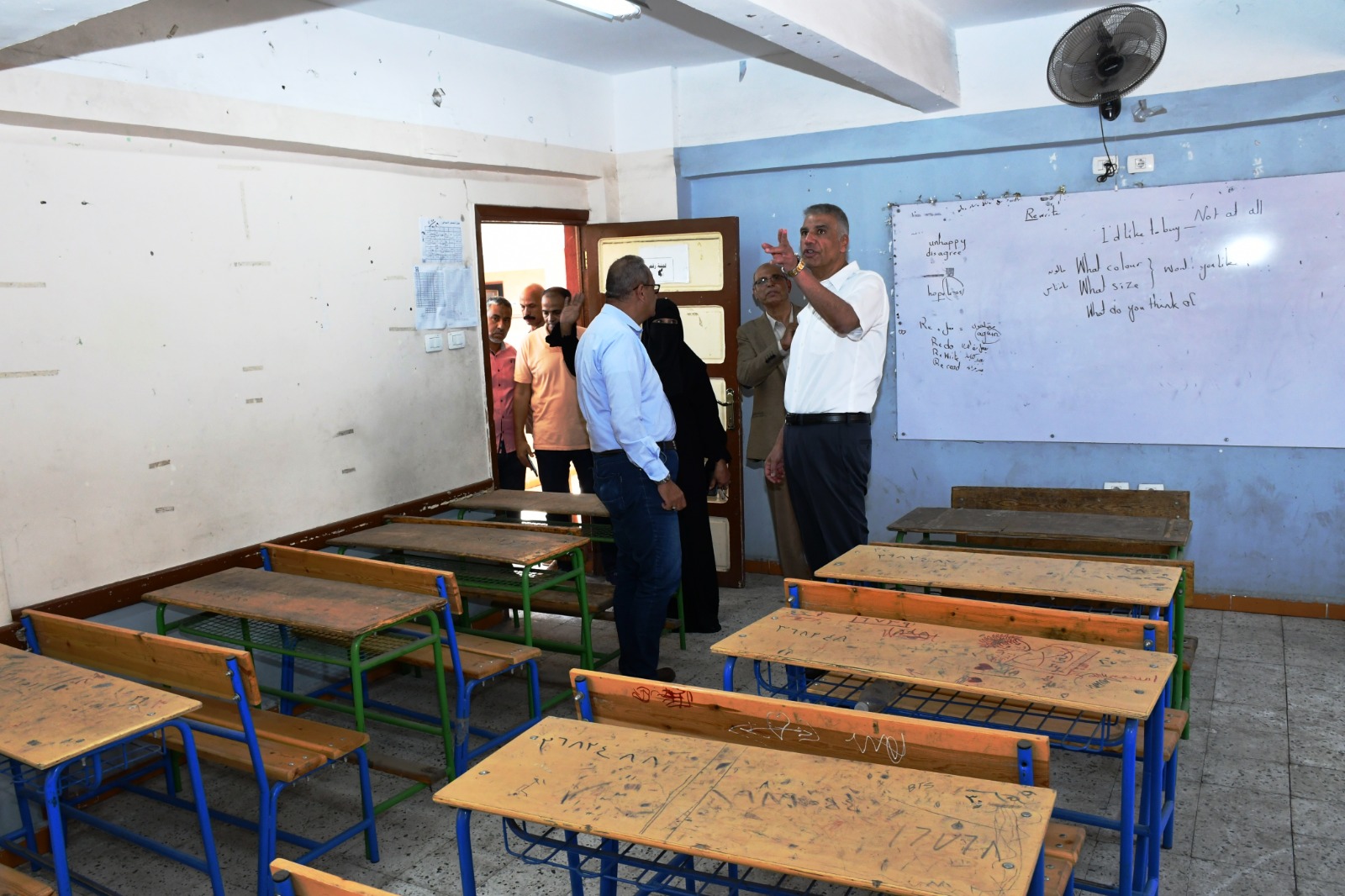 المحافظ يتابع جاهزية الفصول