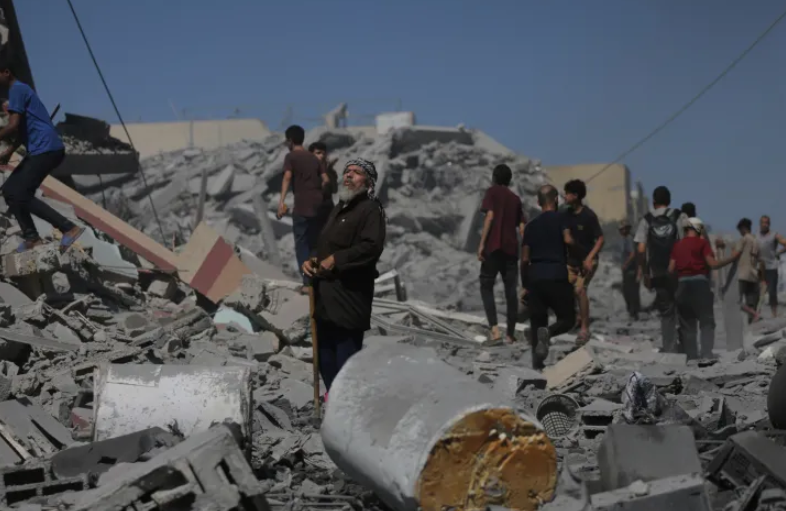 فلسطينيون