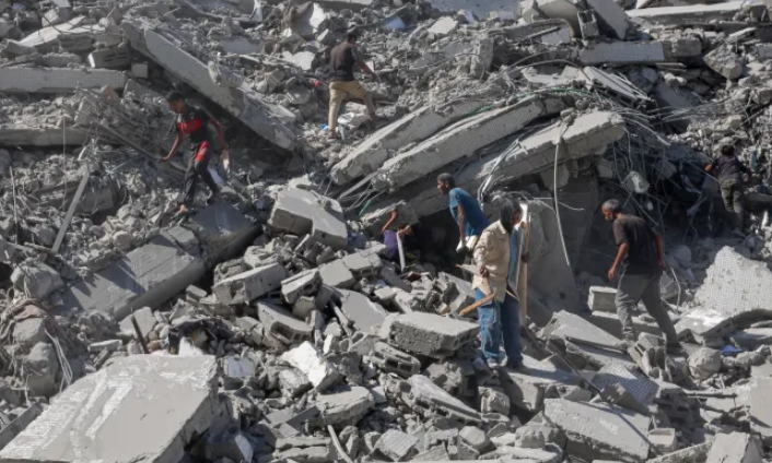 انهيار مبنى سكنى