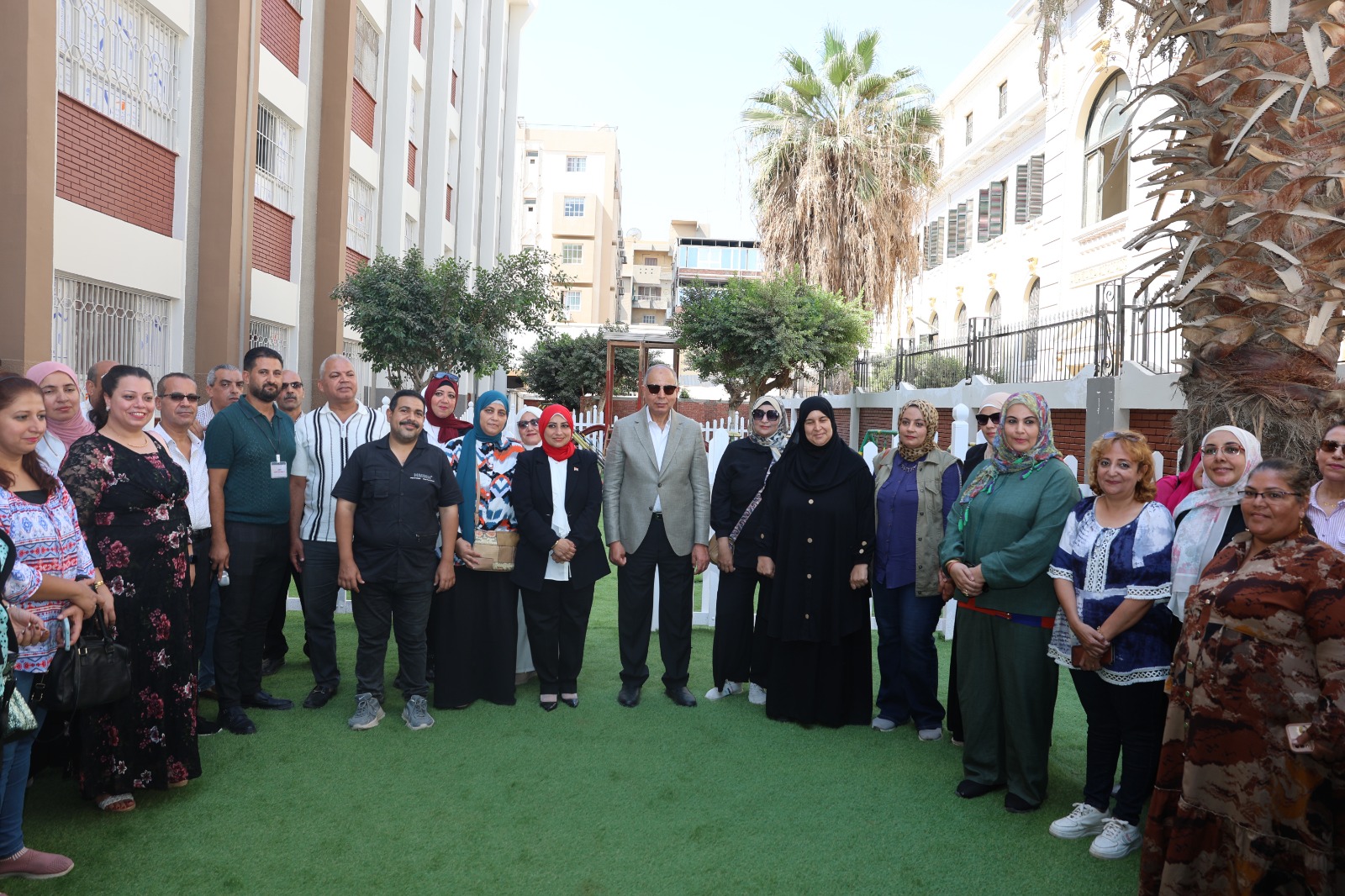 الحضور بعد الافتتاح